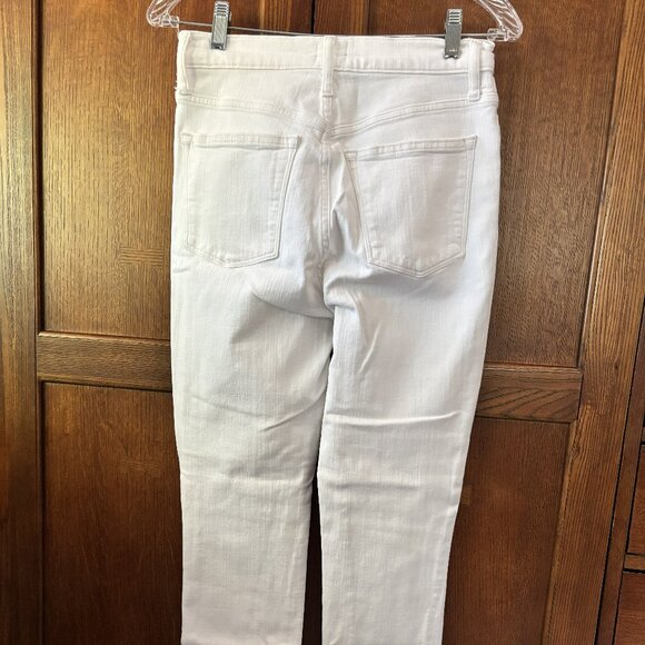 New without tags.  Women's J. Crew white jeans.  Size 27 (4-5) - Picture 2 of 3